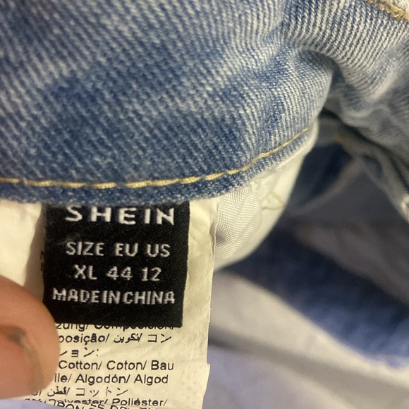 Shein cut off denim shorts (XL) - Picture 2 of 4